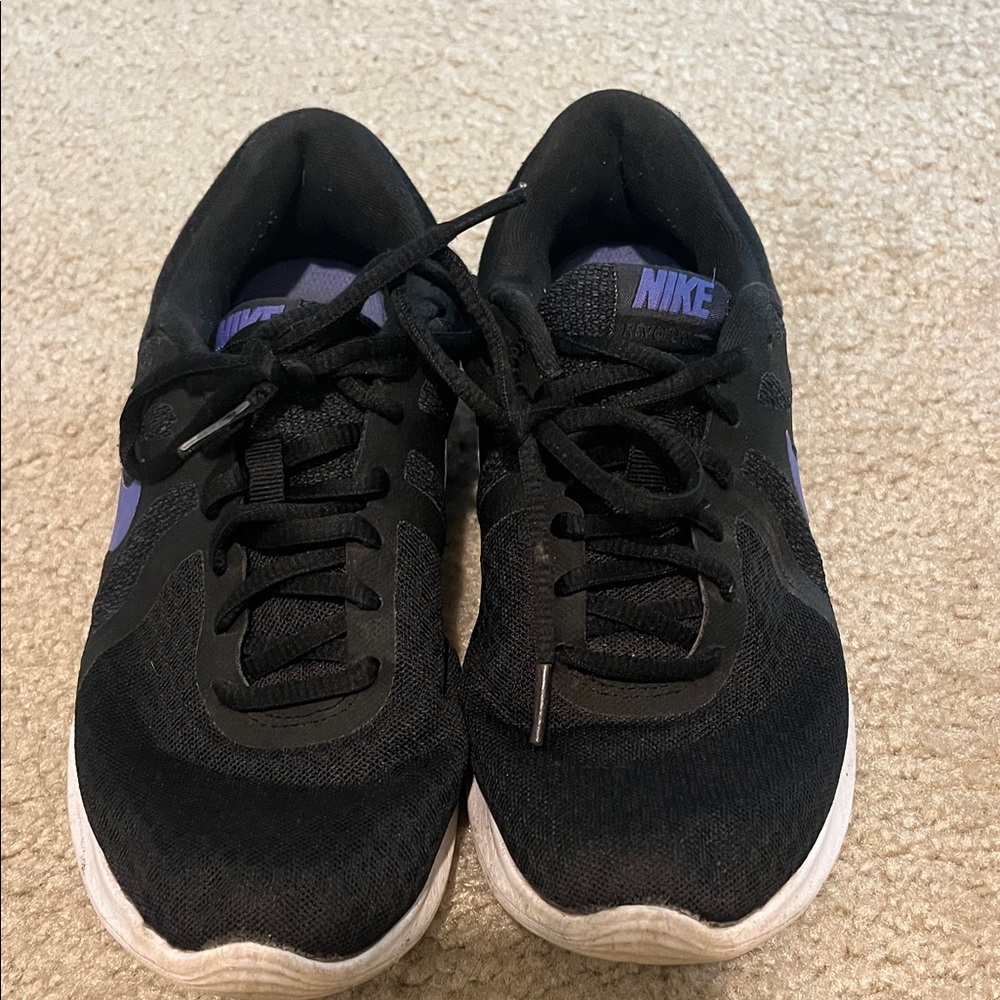 Nike Women's Black and Purple Athletic Shoes